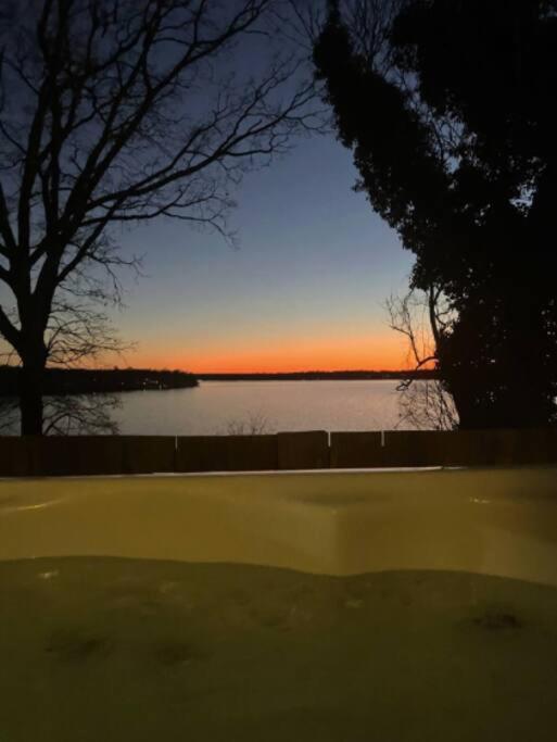 2 Bedroom Newly Renovated Waterfront Home; 10 Min From Mgm & The Gaylord Fort Washington Exterior foto